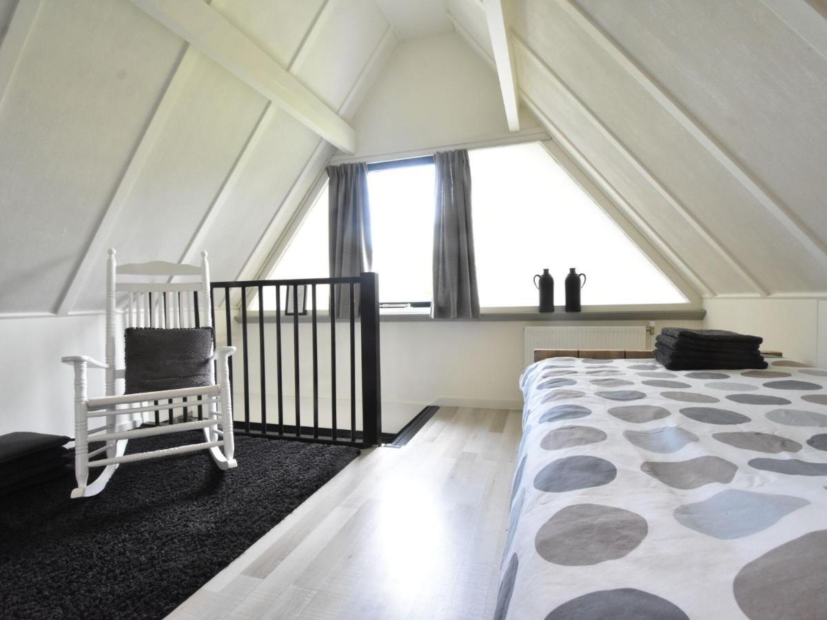 Balmy Holiday Home In Tuitjenhorn With Fenced Garden Экстерьер фото