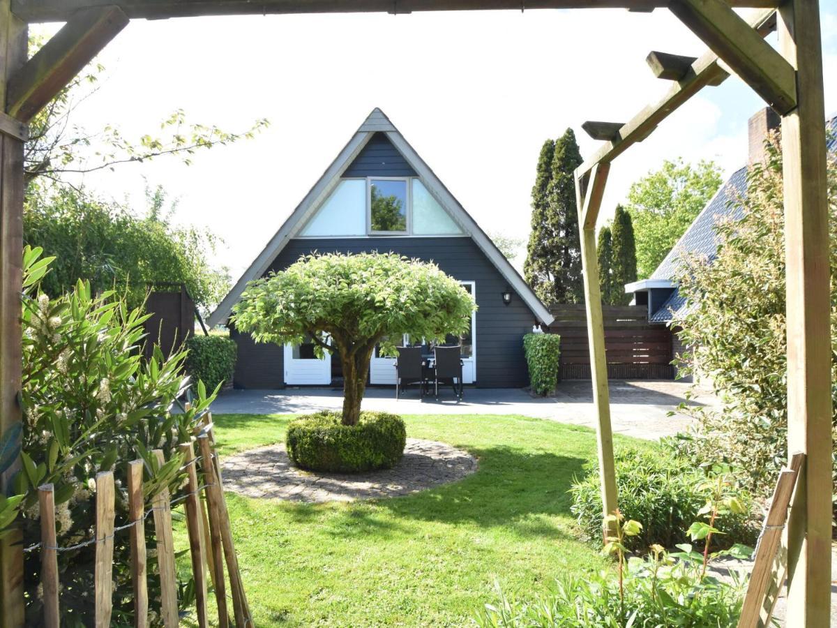 Balmy Holiday Home In Tuitjenhorn With Fenced Garden Экстерьер фото